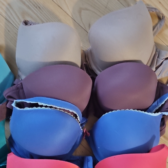 Victoria's Secret Bra Collection - Black, Blue, Pink, Purple, Brown - Picture 4 of 5